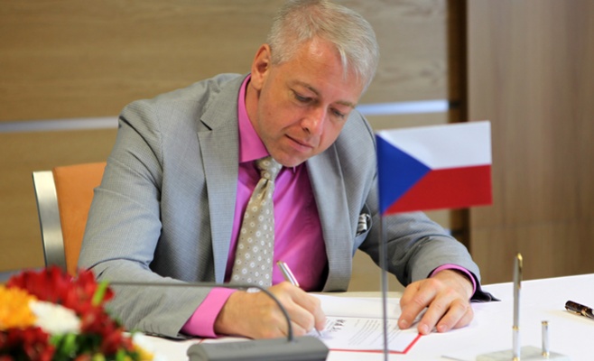 Чехия временно не будет принимать беженцев