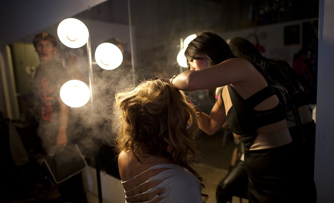 Лучшие стилисты и визажисты Чехии бесплатно сделают модные прически и макияж