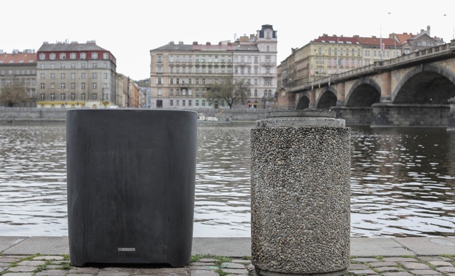 На пражских набережных установят дизайнерские мусорные контейнеры