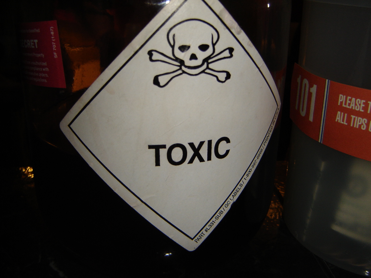 Аудиокнига саши токсик фотограф ссср. Toxic Энергетик. Токсик напиток. Токсичный Дринк. Значок от токсических веществ.