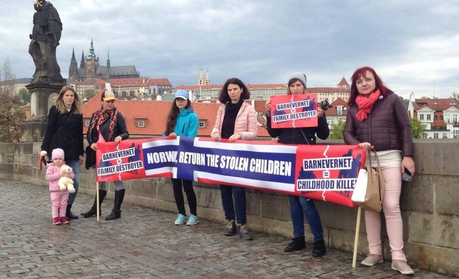 В Праге состоялась демонстрация против норвежской соцслужбы Barnevernet