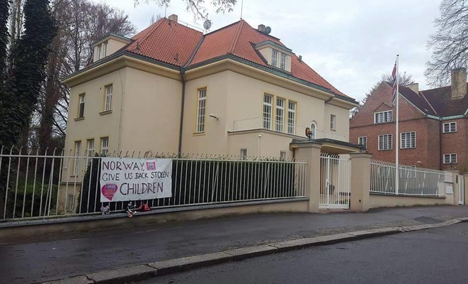 В Праге состоялась демонстрация против норвежской соцслужбы Barnevernet