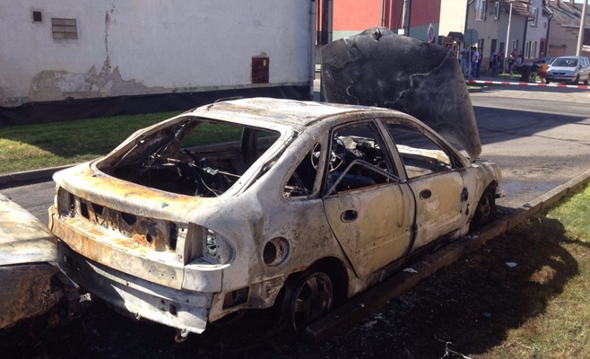 Неизвестный преступник поджёг в Пржеровском районе три автомобиля