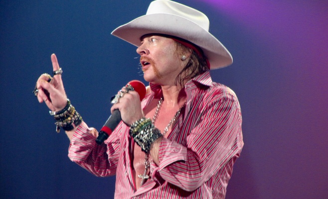 AC/DC выступят в Праге с Экслом Роузом в роли вокалиста