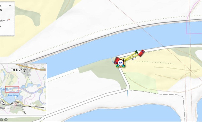 У Колина в реку съехал автомобиль, три пострадавших