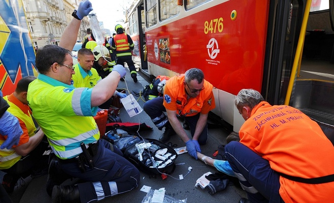 В Праге 13-летний мальчик попал под трамвай