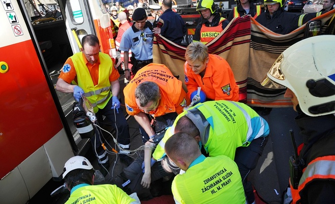 В Праге 13-летний мальчик попал под трамвай