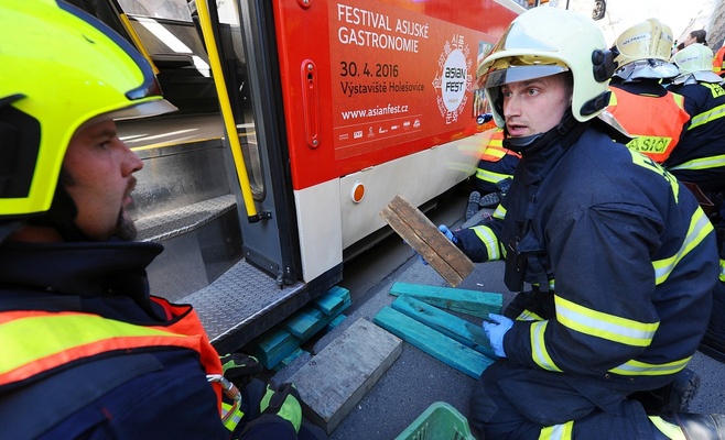 В Праге 13-летний мальчик попал под трамвай