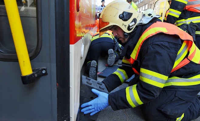 В Праге 13-летний мальчик попал под трамвай