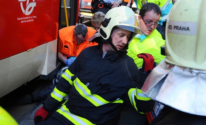 В Праге 13-летний мальчик попал под трамвай