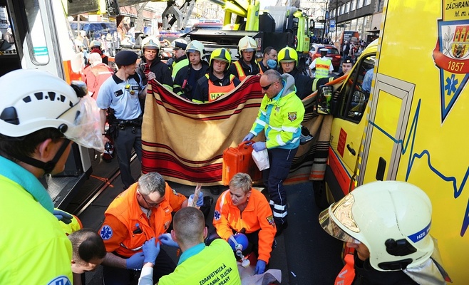 В Праге 13-летний мальчик попал под трамвай