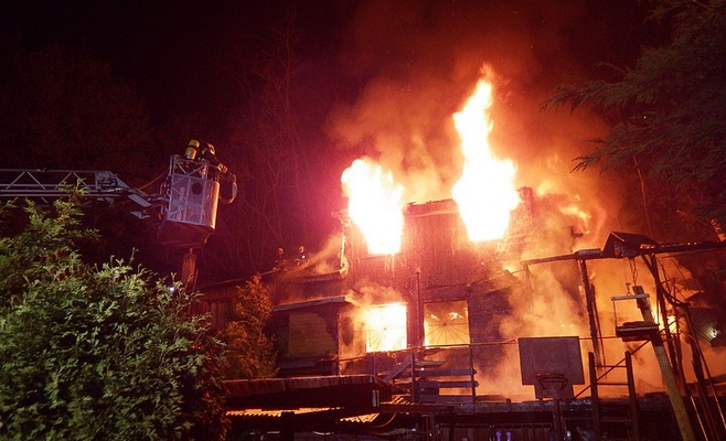 На окраине Праги сгорел дом