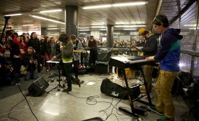 Сегодня в пражском метрополитене выступили музыканты