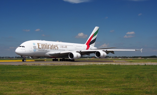 Самый большой самолёт в мире начал регулярно летать из Праги в Дубай