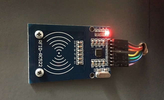 В Чехии начали людям вживлять чипы в тело