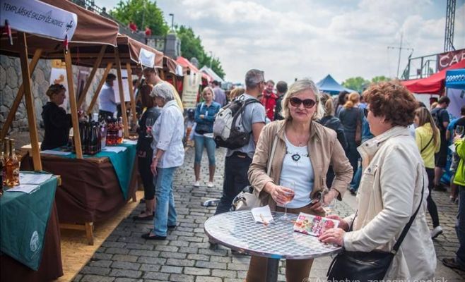 Фестиваль вина «Розовый май»