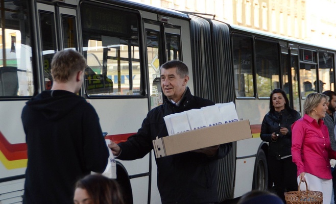 Соботка недоволен. Бабиш не посетил совещание, так как раздавал пончики