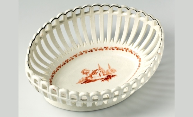 Выставка «Хрупкая красота пражской тонкой керамики»