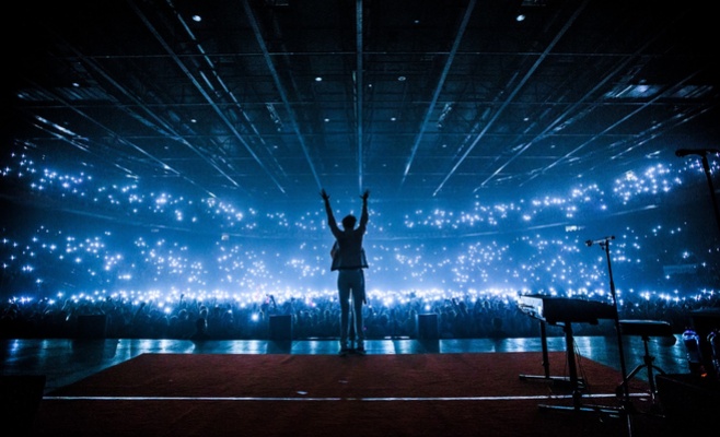 Сегодня Мика выступит в Праге