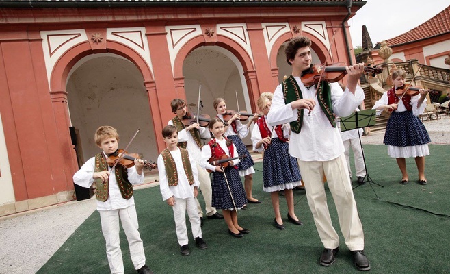 Сбор винограда в Тройском замке