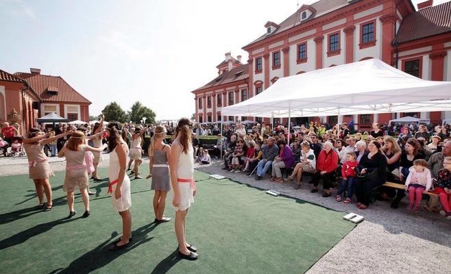 Сбор винограда в Тройском замке