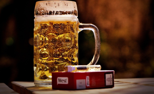 В Чехии не запретят курить в ресторанах. Закон не приняли