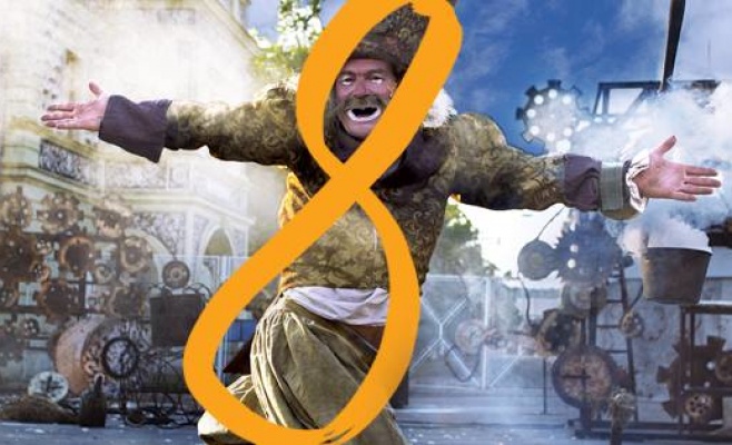 Международный фестиваль уличных театров «За дверью»