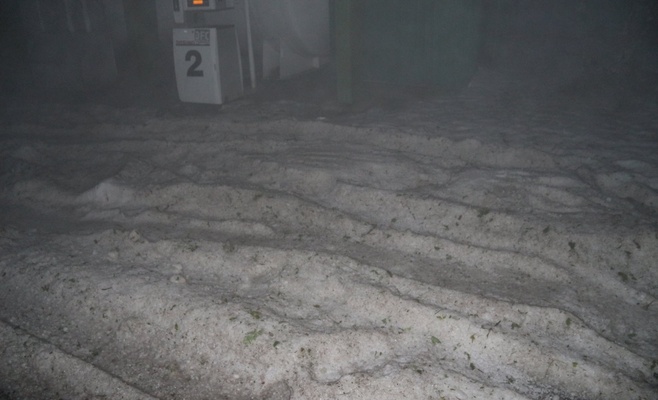 Град в Чехии испортил автомобили и ломал мебель. Надвигается ещё одна буря