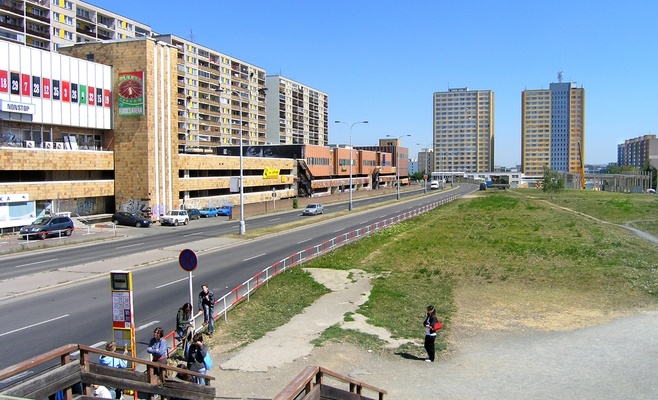 У метро «Гае» построят новый магазин и реставрируют старые