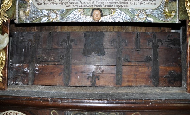 Уникальная находка: найден сундук Карла IV, в котором хранились мощи святых
