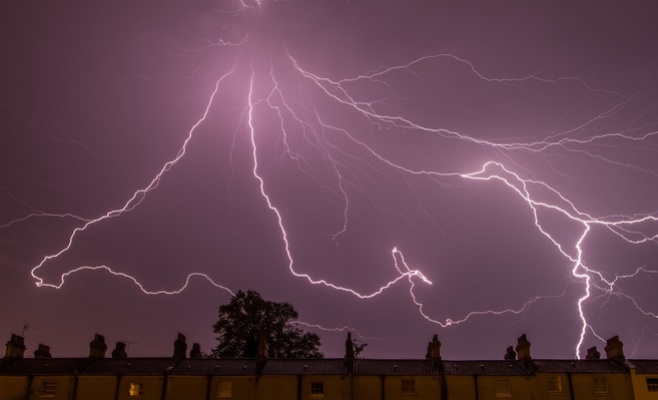 Дождь, гроза и сильный ветер – погода на ближайшие выходные