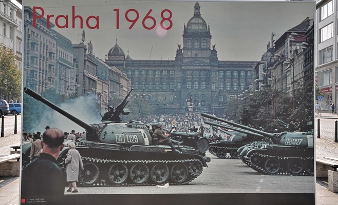 В России хотят признать ветеранами оккупантов Чехословакии в 1968 году
