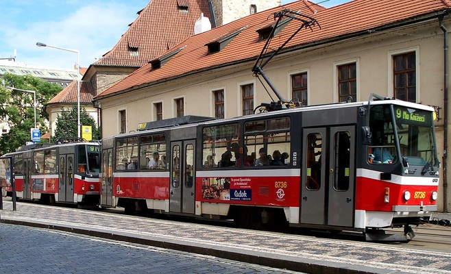 В центре Праги столкнулись два трамвая