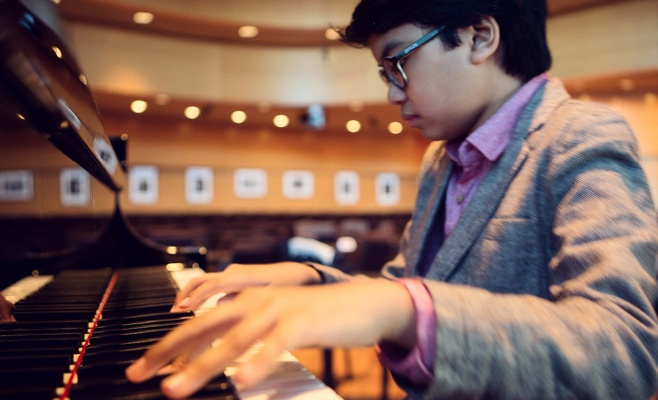 Юный пианист Джо Александр в Праге