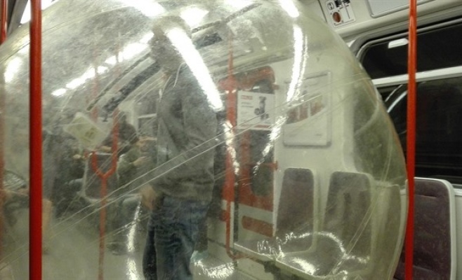 В пражском метро ехал пассажир в шаре для зорбинга