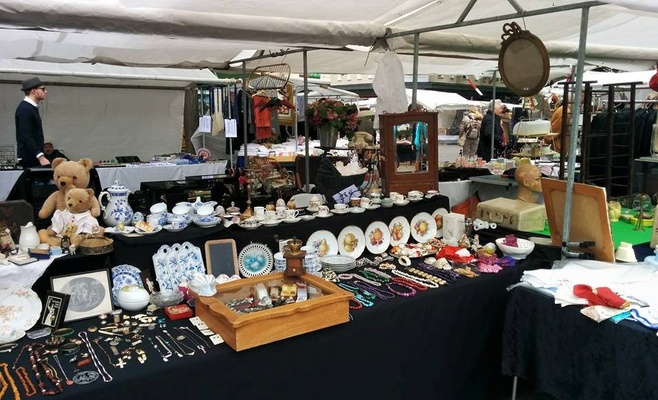 Блошиный рынок на Тыловой площади