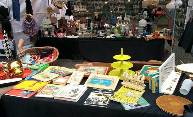 Блошиный рынок на Тыловой площади