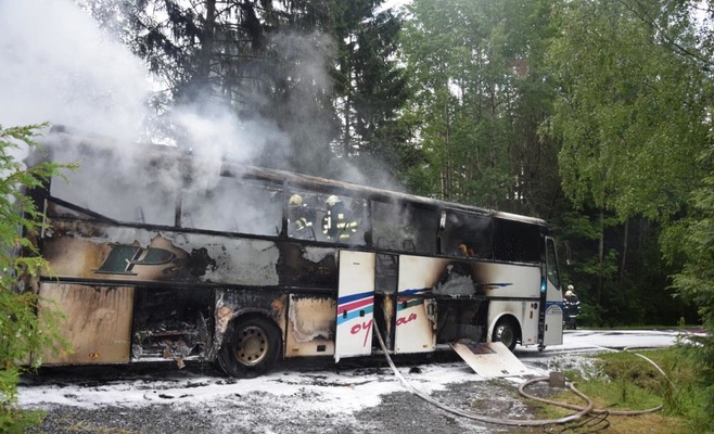 В Чехии сгорел автобус, пассажиры успели спастись