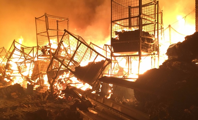 В Оломоуце сгорел большой склад текстильных изделий