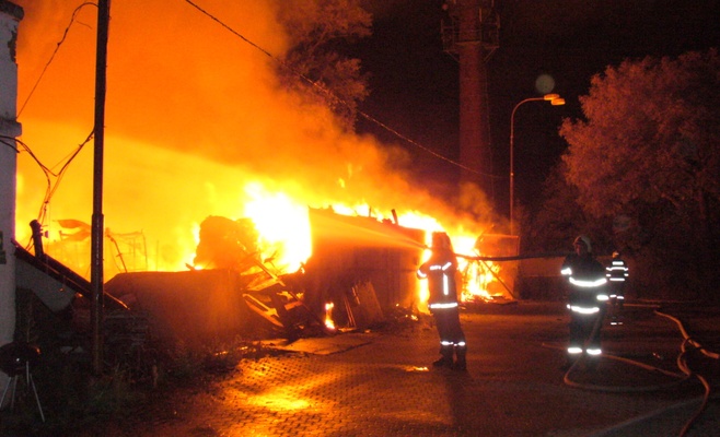 В Оломоуце сгорел большой склад текстильных изделий