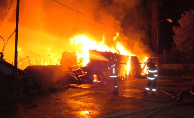 В Оломоуце сгорел большой склад текстильных изделий