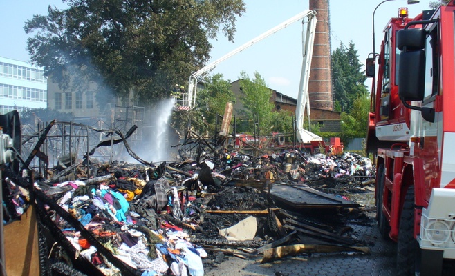 В Оломоуце сгорел большой склад текстильных изделий