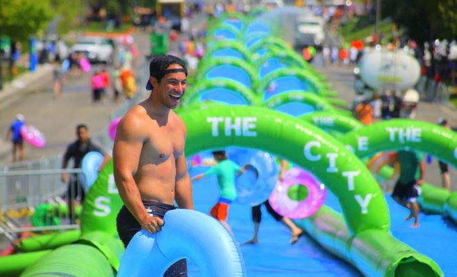 В чешских городах установят гигантскую водную горку