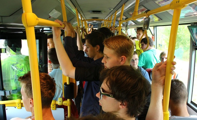 Сколько человек влезет в пражский трамвай или автобус?