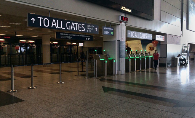 В пражском аэропорту появились новые турникеты