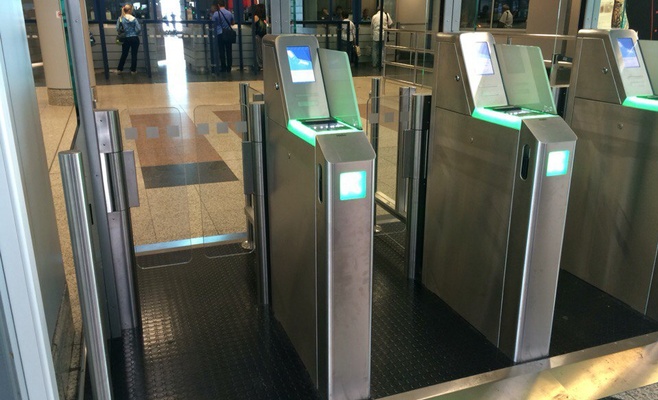 В пражском аэропорту появились новые турникеты