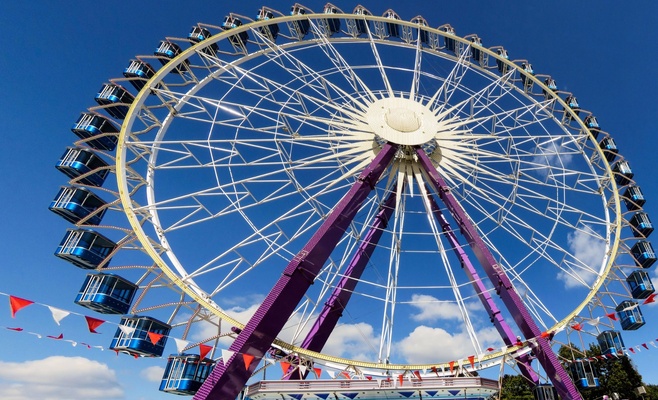 Огромное колесо обозрения на пражской набережной?