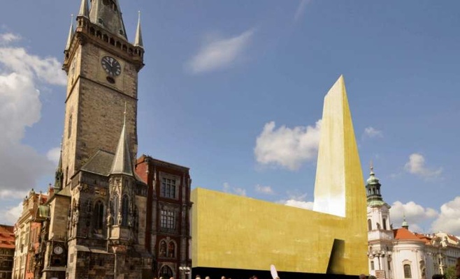 Достройка Староместской ратуши: невероятные предложения архитекторов