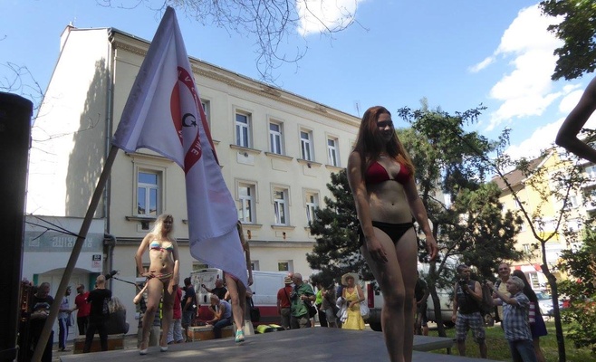 «Инициатива Мартина Конвички» провела перед мечетью в Брно «Рамадан по-чешски»