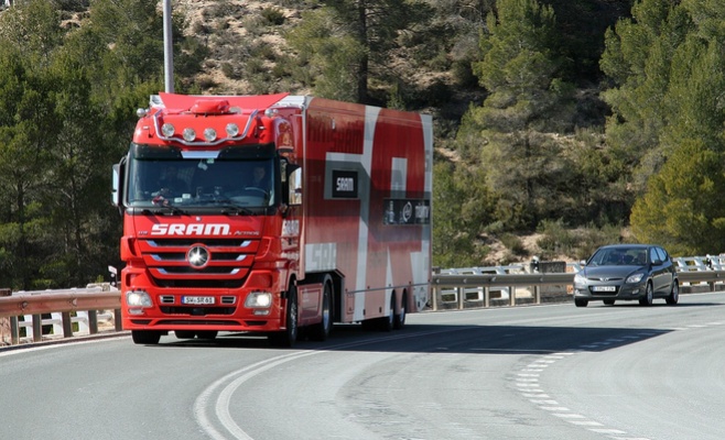 Политик предлагает изгнать грузовики из Праги